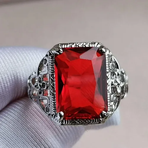 Vista 5 de Anillo de compromiso de rubí vintage de simulación rojo de plata tailandesa de gran quilate con patrón de flor simple cuadrado anillo de compromiso