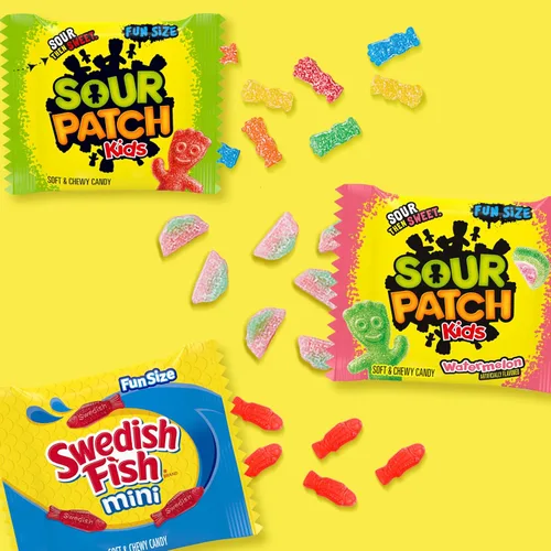 Vista 4 de SOUR PATCH KIDS & SWEDISH FISH Mini dulces suaves y masticables, paquete