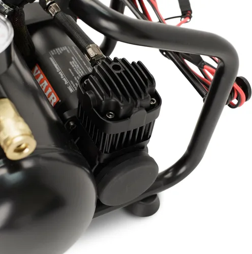 Vista 2 de VIAIR Compresor Plug-N-Play 380C, 12V, tanque de 1.5 galones, 200 PSI nominal con acceso de alimentación de 7 vías, para clavar, herramientas