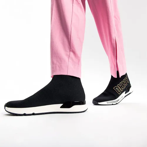 Vista 2 de DKNY Essential Classic Jogger - Tenis ligeros sin cordones para mujer, NegroOro