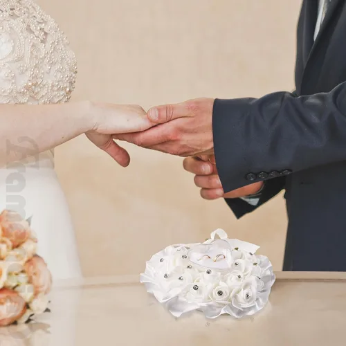Vista 3 de Framendino, Forma de corazón blanco anillo de boda almohada elegante decoración cojín portador caja con lazo de cinta