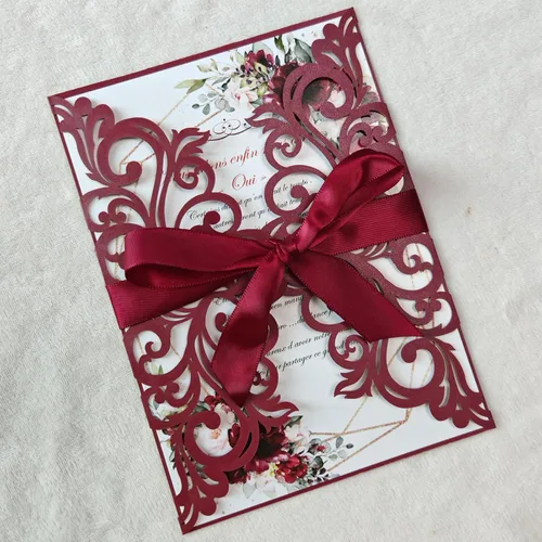 Vista 6 de 25 tarjetas de invitaciones de boda cortadas con láser de terracota con sobres, hojas interiores en blanco, cintas para boda, despedida de soltera