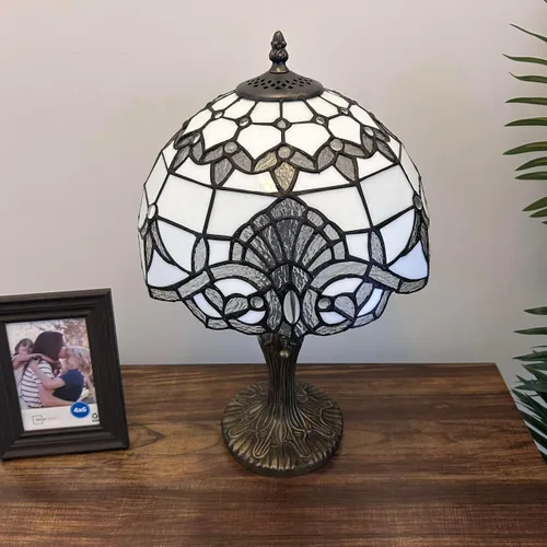 Vista 4 de Lámpara de mesa de vidrieras blancas estilo barroco bombilla LED incluida para dormitorio sala de estar 12 pulgadas de ancho x 12 pulgadas
