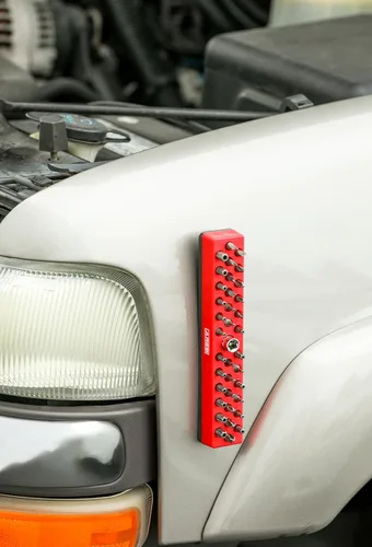 Vista 5 de ARES 60011 - Organizador de brocas hexagonales rojo de 37 agujeros con base magnética fuerte, mantén tus brocas favoritas de especialidad, taladro