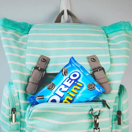 Vista 9 de OREO Mini galletas sándwich de chocolate, 12 paquetes de aperitivos