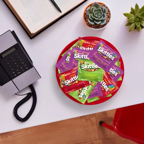 Vista 6 de Wrigley's Skittles Fun Size Original, Wild Berry y Sour Chewy - Paquete variado de dulces de Navidad, paquete variado de dulces de Navidad, bolsa a
