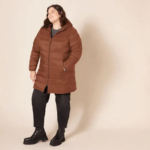 Vista 46 de Amazon Essentials - Abrigo acolchado, ligero y resistente al agua con capucha para mujer, disponible en talla extragrande