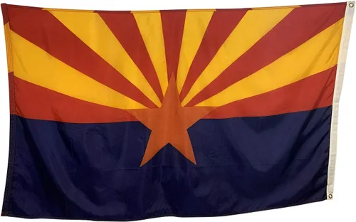 Vista 3 de Bandera del Estado de Arizona de 6 x 10 pies, nailon para todo tipo de clima y costuras reforzadas en el extremo de la mosca, fabricada en Estados