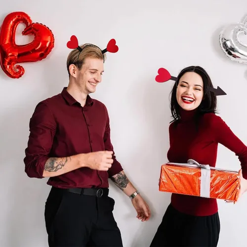 Vista 5 de Celebratopia 2 diademas de corazón para el día de San Valentín para mujer, diadema de corazón de flecha de Cupido, diadema de corazón rojo