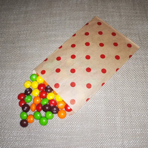 Vista 5 de CuteBox Bolsas de regalo de papel plano con lunares rojos (4 x 6 pulgadas) para mercancía, manualidades, recuerdos de fiesta, venta al por menor