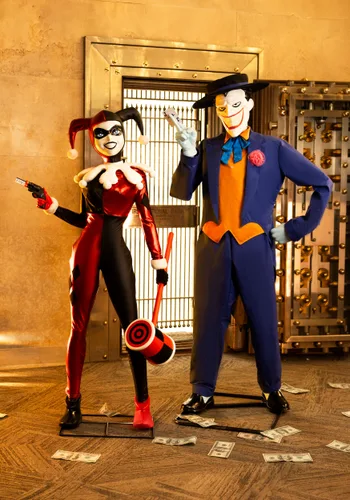 Vista 3 de Decoración Animatrónica Harley Quinn Serie Animada DC Batman 5.7FT Multicolor