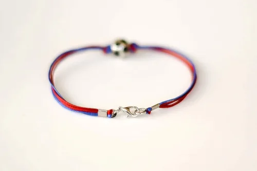 Vista 4 de Shani & Adi Jewelry Pulsera de fútbol para hombre, equipo deportivo, pulsera para hombre, balón de fútbol de fútbol, cuerdas rojas y azules, regalo