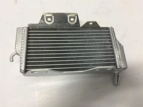 Vista 4 de Radiador de aleación de aluminio de 3 filas para DATSUN 1200 B110 A12/T 1970-1976 70 71 72 73 74 75 76 MT reemplazo compatible del mercado