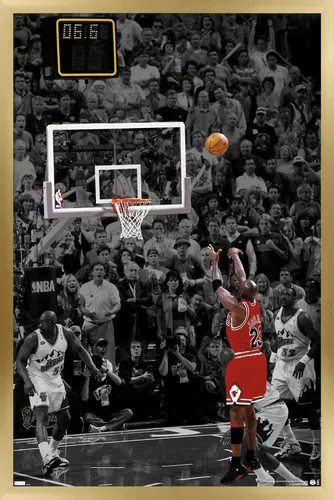 Vista 13 de Trends International Michael Jordan - Póster de pared The Shot, 22.4 pulgadas de largo x 14.7 pulgadas, versión enmarcada en madera de granero