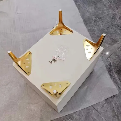 Vista 8 de Patas triangulares de metal modernas y minimalistas para muebles, patas de soporte para sofá, patas de gabinete de TV, patas de mesita de noche, Oro