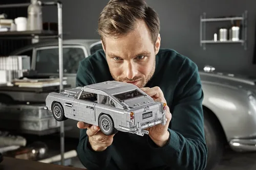 Vista 2 de LEGO Creator Expert James Bond Aston Martin DB5 10262 - Kit de construcción (1295 piezas)
