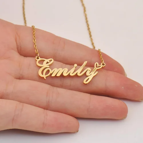 Vista 2 de Aoloshow Collar personalizado con nombre de corazón dorado personalizado con cualquier nombre, joyería de acero inoxidable para graduación de mujer
