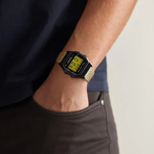 Vista 4 de Ted Baker Ted 80's acero inoxidable tono oro pulsera reloj digital (Modelo BKP80S2049I), Oro