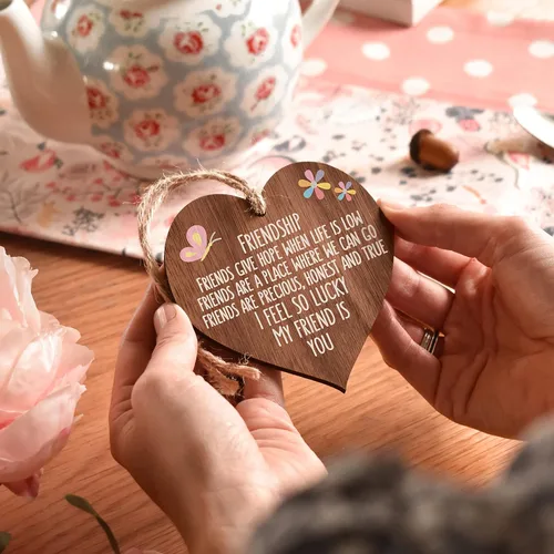 Vista 2 de I’m lucky my friend is you best friends wooden hanging heart sentimental inspirational gift for cheer up women friendship present uk her