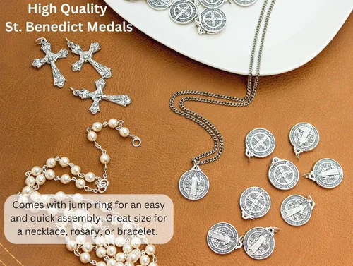 Vista 4 de Caritas et Fides Paquete a granel de 100 Medalla de San Benito Medalla redonda de plata oxidada de 34 pulgadas para collar, medallas para joyería
