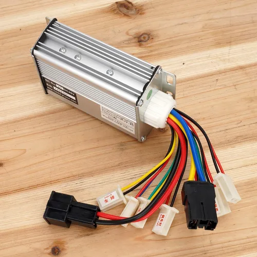 Vista 5 de Controlador 48V1000W para motor cepillado con terminal de conector de batería negro para E-Bikes E-Tricycles E-Moto E-Scooter, modo deportivo