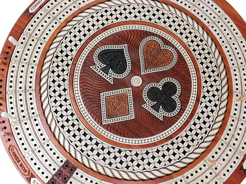 Vista 5 de House of Cribbage - Tabla de cuna continua de 3 pistas de forma redonda de 10" - Madera de arce/sangre - Cajón de empuje con campos de marcado