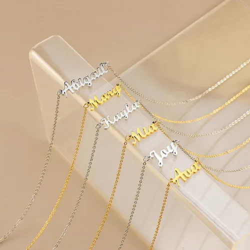 Vista 5 de SANNYRA Collar con nombre personalizado chapado en oro real de 18 quilates con placa de nombre, regalo de joyería para mujeres y niñas