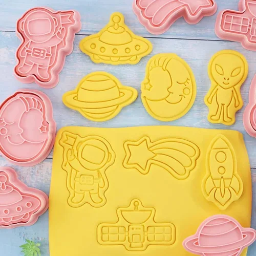 Vista 2 de Juego de 8 moldes de galletas de astronauta para hornear, moldes de galletas alienígenas, juego de moldes de galletas de meteoritos y herramientas