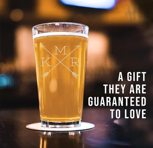 Vista 2 de Vaso de cerveza grabado personalizado de 16 onzas, regalos de Navidad grabados personalizados para hombres, regalos de cumpleaños para papá, regalos