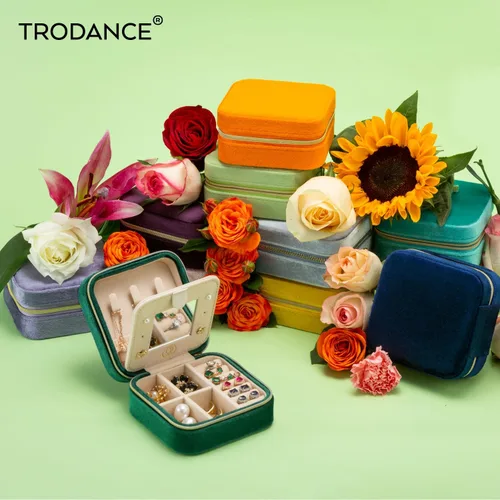 Vista 6 de Joyero de viaje de terciopelo de felpa, pequeño joyero de viaje, caja de joyería portátil, mini organizador de viaje, caja de almacenamiento