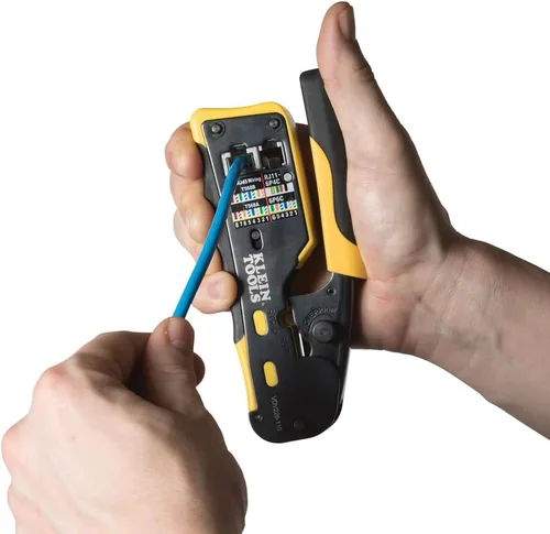 Vista 3 de Klein Tools 80024 Herramienta de trinquete para cable de datos y herramienta de crimpado RJ45 con enchufe CAT6, paquete de 50, kit de herramientas