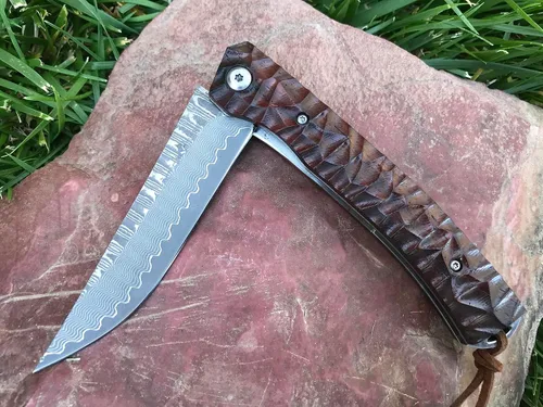 Vista 5 de TACTICAL GEARZ Cuchillo de bolsillo de Damasco - Cuchillo plegable EDC con mango de palisandro - Hoja VG10 de acero de Damasco de 67 capas