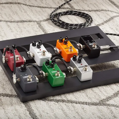 Vista 4 de Amazon Basics - Pedal de guitarra con compresor, Circuito totalmente analógico, Plata