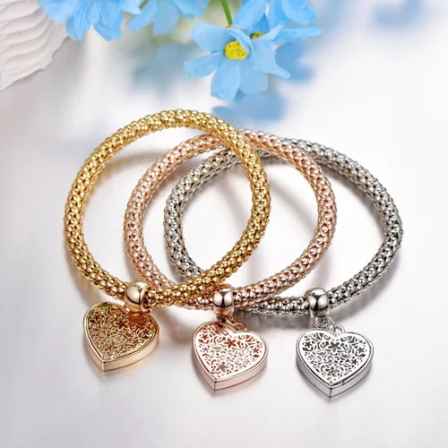 Vista 3 de SILANER Pulseras multicapa con dijes de cristal, 3 pulseras de cadena de maíz de oro/plata/oro rosa para mujer, pulsera elástica en forma de corazón