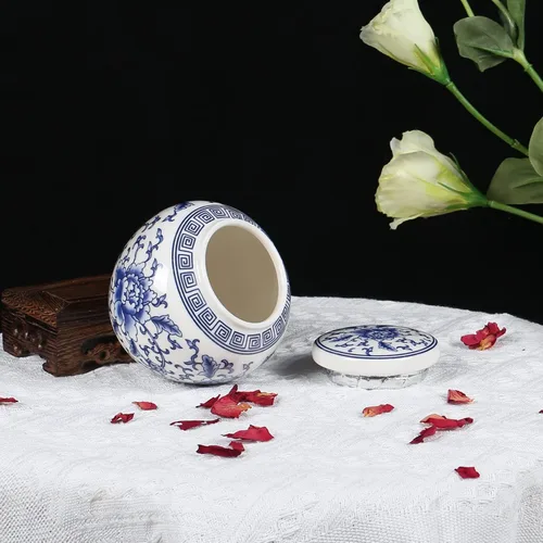 Vista 6 de XINGYAN Tarro de jengibre pequeño de cerámica de porcelana china tradicional azul y blanca con tapa, para almacenamiento de té, decoración