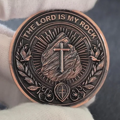 Vista 3 de Moneda inspiradora de desafío cristiano, The Lord is My Rock, aleación de zinc, 1.57 pulgadas de diámetro, Escritura del Salmo 18:2, funda Moneda