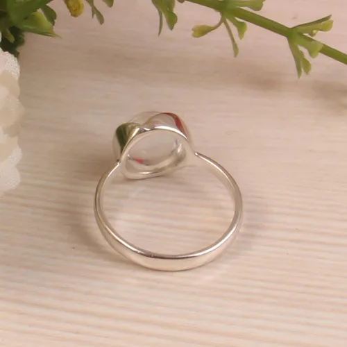 Vista 5 de Anillo de plata de ley 925 con cristal natural de cuarzo – Piedra preciosa de cabujón redondo hecho a mano – Banda de plata minimalista regalo