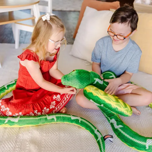 Vista 5 de Melissa & Doug – Gigante Boa Constrictor– Animal de peluche realista serpiente (más de 14 pies de largo)