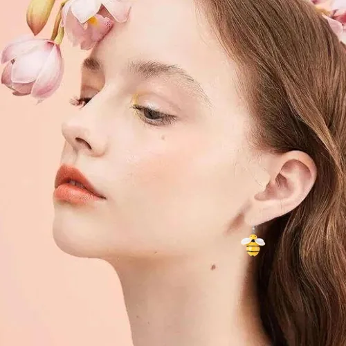 Vista 5 de 2 pares de aretes colgantes de panal con abeja, lindos insectos y pandas, aretes colgantes de resina de mariquita y panda para mujeres y niñas
