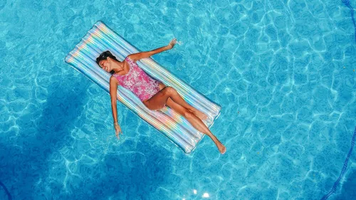 Vista 2 de Poolcandy Balsa holográfica de lujo para piscina - 74 x 30