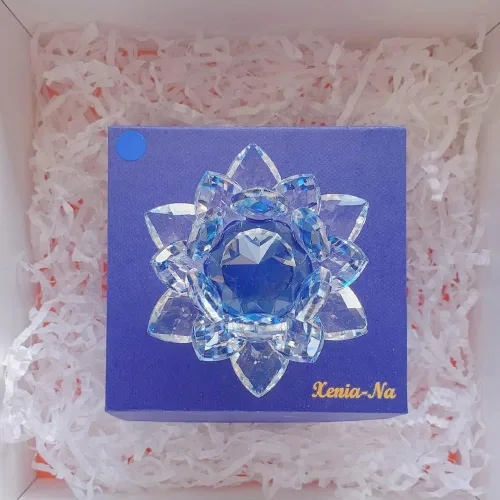 Vista 2 de Loto de cristal transparente, flor de cristal brillante con caja de regalo, reflejo de tono, purpurina, paz, pureza, buena fortuna, sabiduría