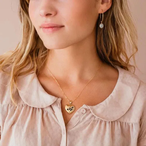 Vista 4 de IEFWELL - Collares con medallón de letra inicial para fotos, chapado en oro de 14 quilates, para mujeres y niñas