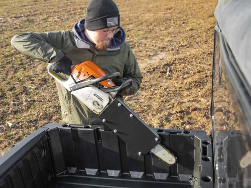 Vista 3 de SuperATV Montura de motosierra para Polaris Ranger y Polaris General (todos los años y modelos) Incluye cierres y amarras para fácil instalación