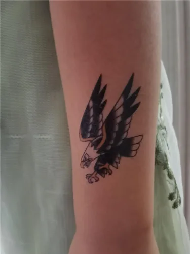 Vista 5 de Etiqueta engomada temporal del tatuaje del cráneo del ancla de la golondrina impermeable adultos hombres mujeres mano brazo hombro cuerpo arte