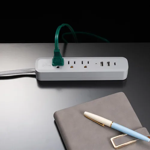 Vista 4 de Globe Electric Designer Series 78551 - Regleta de alimentación USB con protector de sobretensiones de 3 tomas, 2 puertos USB-A, 1 puerto USB-C