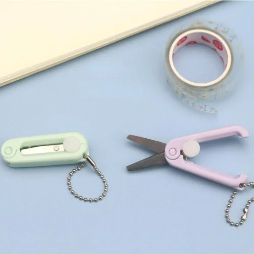 Vista 7 de Mini tijeras con llavero Tijeras plegables portátiles para cortar, álbumes de recortes, manualidades, costura, proyectos de bricolaje (transparente)