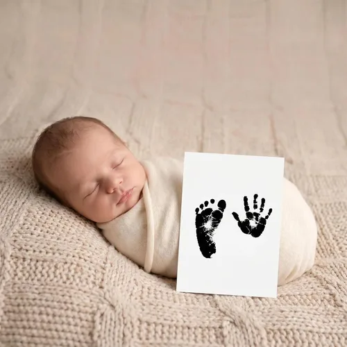 Vista 4 de Little Lullaby - Tarjetas de hitos sin tinta para manos y huellas, kit de almohadilla de tinta para recuerdos para bebé recién nacido (paquete de 6)
