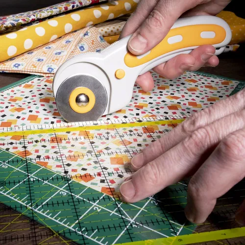 Vista 6 de WA Portman - Cortador o cutter rotativo y tapete de corte auto-reparable – Juego de cortador rotativo con mango texturizado y tapete – Juego