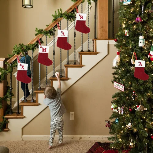 Vista 3 de Threetols Medias de Navidad con inicial, letra pequeña bordada de punto, medias de Navidad rojas y blancas, letras de monograma, para colgar, medias