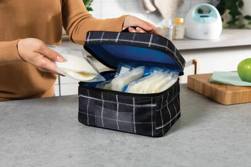 Vista 5 de PackIt Enfriador de botellas congelable para leche materna y fórmula, rejilla negra, construido con tecnología ECOFREEZE, plegable, reutilizable